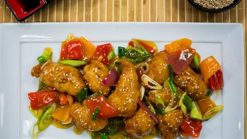 Comida china: Disfruta de este delicioso pollo agridulce; se trata de un exquisito manjar