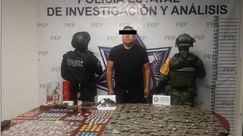 Detienen a mando policial de Puebla por posesión de más de 300 dosis de diversas drogas