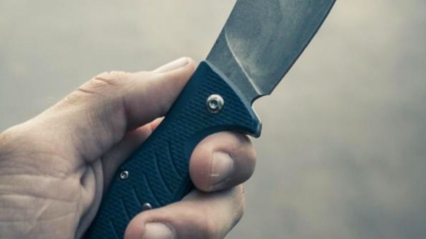 Menor apuñala a su madre y a dos personas más; le prendió fuego a su departamento