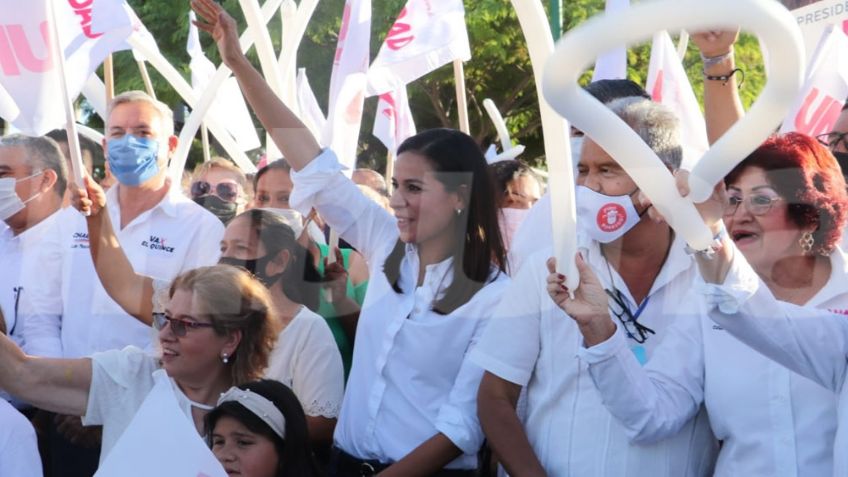 Acompañada de sus compañeros de fórmula, Anabel Acosta encabeza la Caravana por la paz de Cajeme