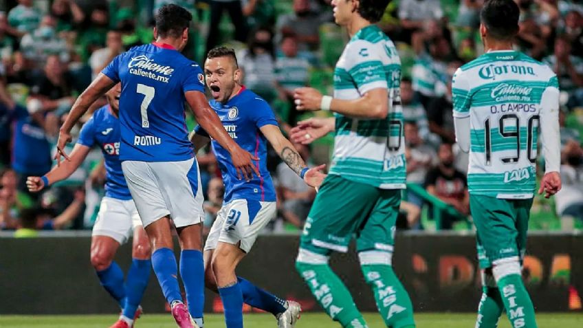 Cruz Azul gana de visita al Santos y está cada vez más cerca de poner fin a la maldición