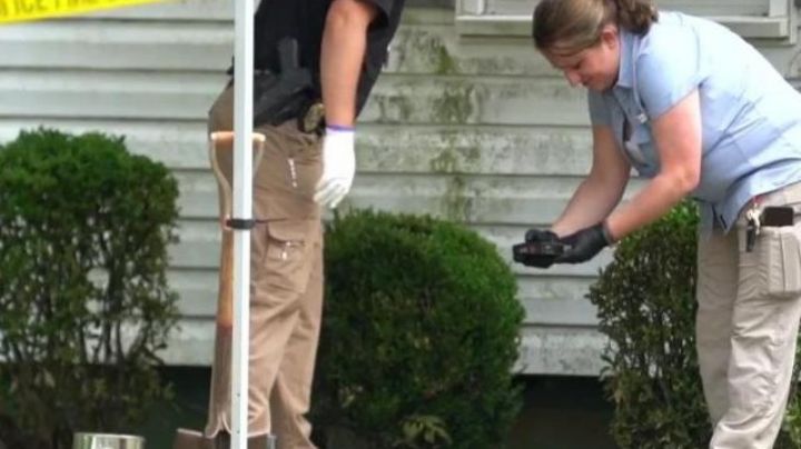 Macabro hallazgo: Hombre llega a casa y encuentra un cadáver descuartizado en su entrada