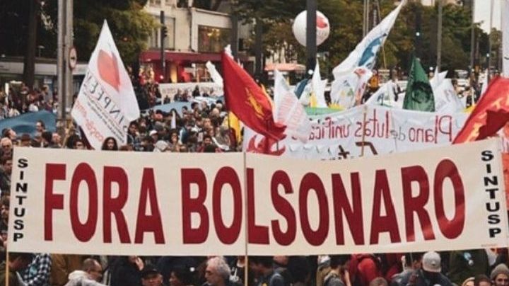 Miles de personas salen a manifestarse en Brasil contra el presidente Jair Bolsonaro
