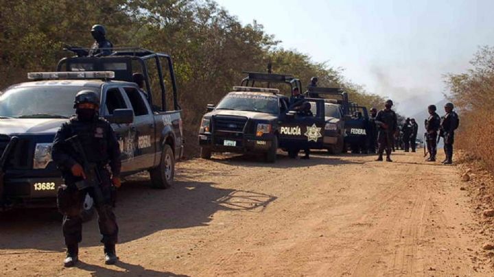 FUERTE VIDEO: Civiles armados emboscan a elementos policiales en Michoacán
