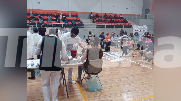Hermosillo: Con dificultades, inicia la vacunación contra Covid-19 de embarazadas y mayores de 50 años