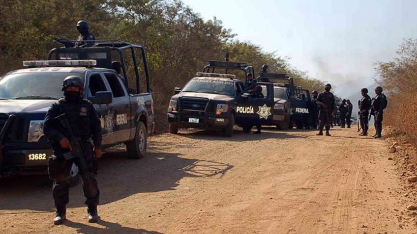 FUERTE VIDEO: Civiles armados emboscan a elementos policiales en Michoacán