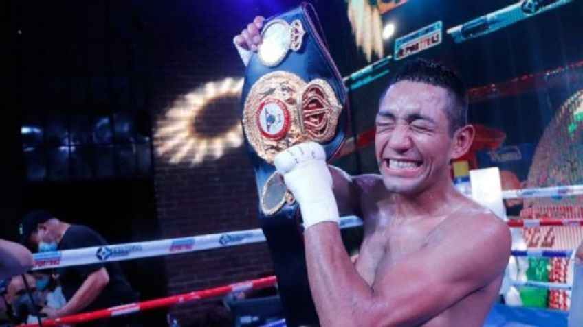 México tiene nuevo campeón mundial; Esteban Bermúdez noquea a Carlos Cañizales