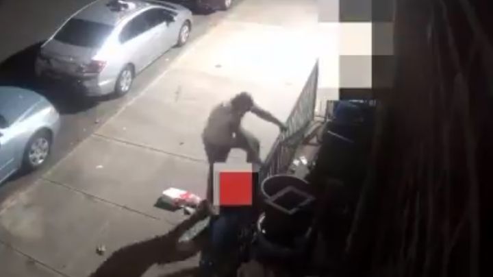 FUERTE VIDEO: Captan la brutal golpiza que le propina un hombre a otro en Nueva York