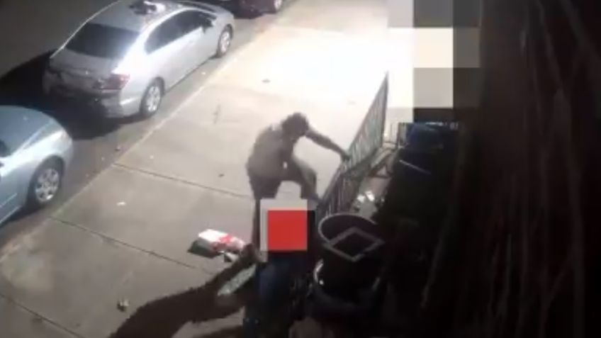 FUERTE VIDEO: Captan la brutal golpiza que le propina un hombre a otro en Nueva York