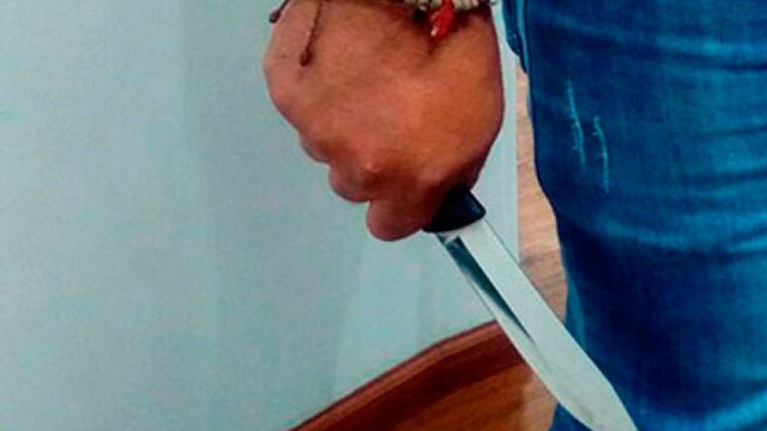 Brutal ataque de celos: Un hombre atropella y apuñala a su exesposa y a 6 personas más