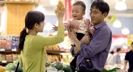 China relaja sus políticas de control natal y permita a las familias tener tres hijos