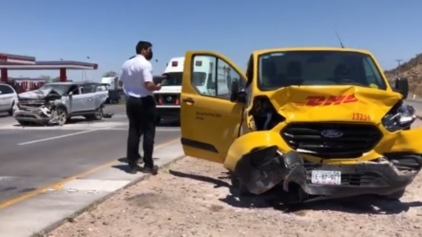 Hermosillo: Aparatoso choque en la salida a Guaymas deja tres personas lesionadas