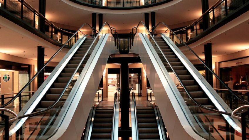 FOTOS: ¡Compras de pánico! Un hombre es brutalmente apuñalado en un centro comercial