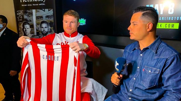 ¿El amuleto? ‘Canelo’ recibe jersey de las Chivas previo a su pelea contra Saunders