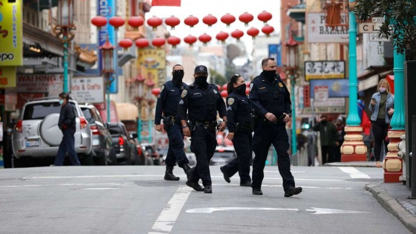Detienen a un hombre por apuñalar a dos mujeres asiáticas en una parada de autobús
