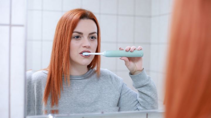 ¡Alerta! Expertos recomiendan cambiar de cepillo de dientes después de haber tenido Covid-19