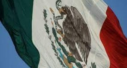 Tunden en redes a Gobierno Federal por modificar la bandera de México: "Nada hacen bien"
