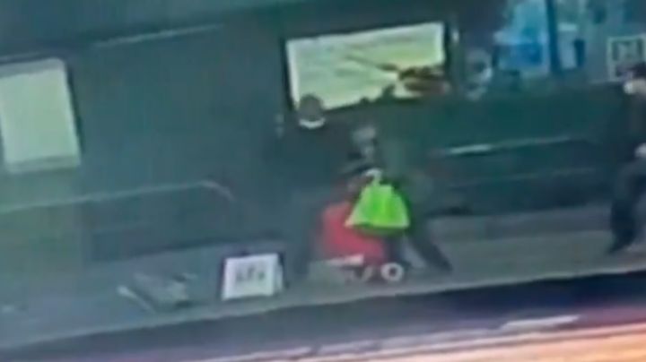 VIDEO: Momento en el que un hombre apuñala a dos mujeres asiáticas en parada de autobús