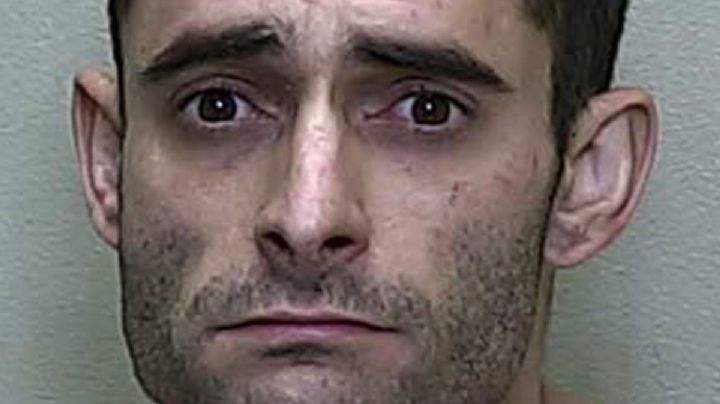 Lo detienen por andar desnudo y descubren que había decapitado y desmembrado a su abuela