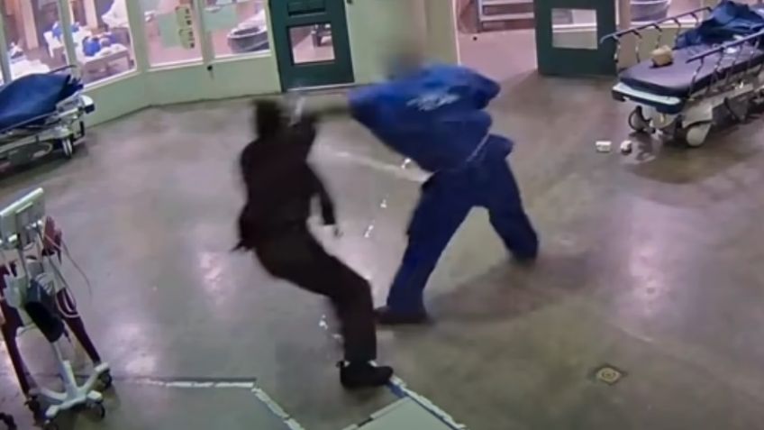 VIDEO: Momento en el que un recluso golpea a una guardia de prisión en Los Ángeles