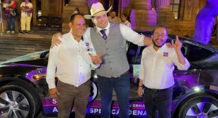 Candidato a la gubernatura de SLP presenta las primeras pipas de agua con autos Tesla