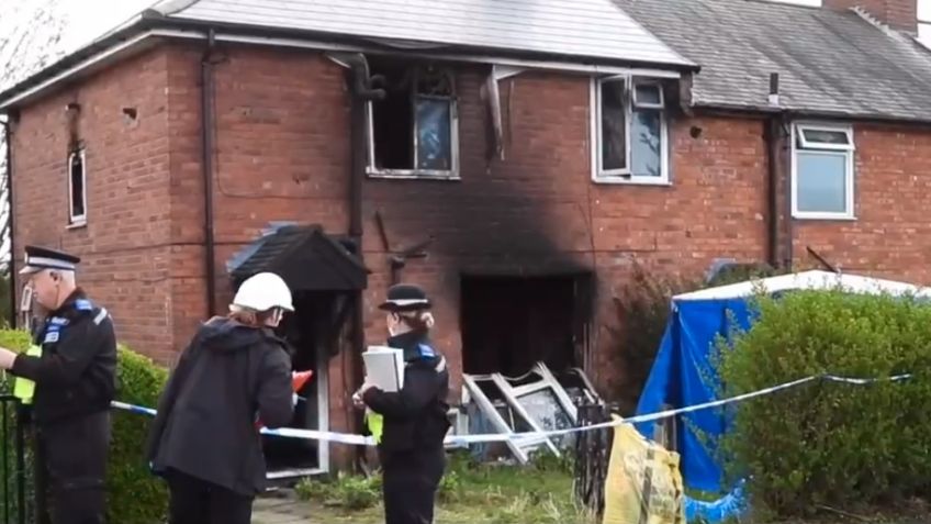 Voraz incendio acaba con la vida de una mujer y deja a una joven en condición crítica