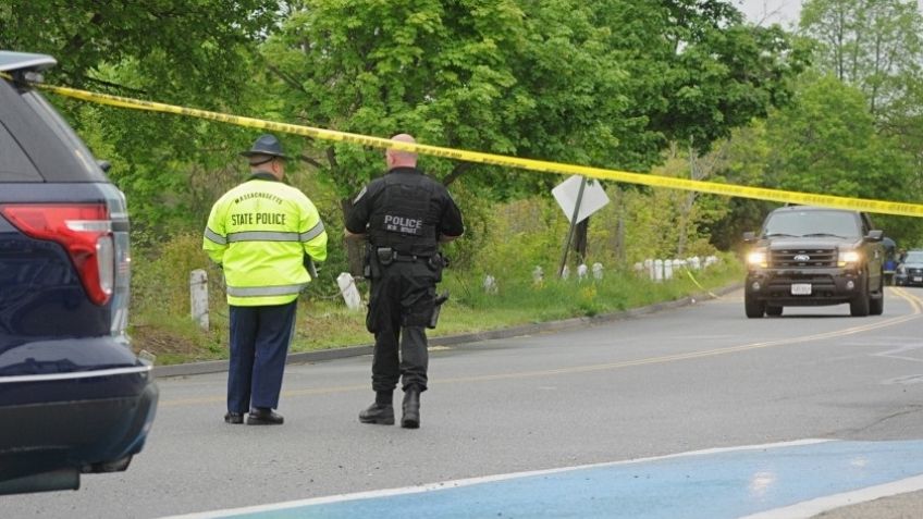 Fuerte tiroteo en Massachusetts: Oficiales acribillan a sujeto tras entrar a estación de Policía