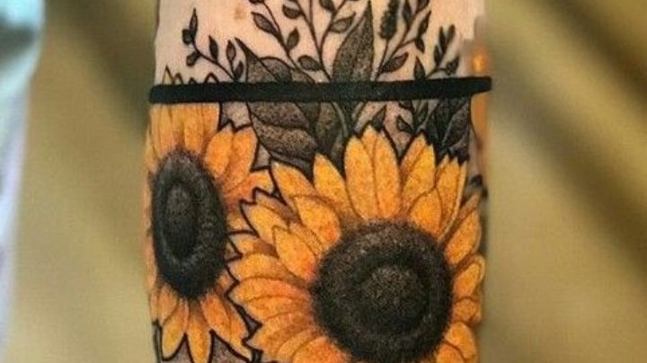 Demuestra tu fortaleza con estos tatuajes para hombres en el brazo de flores de girasol
