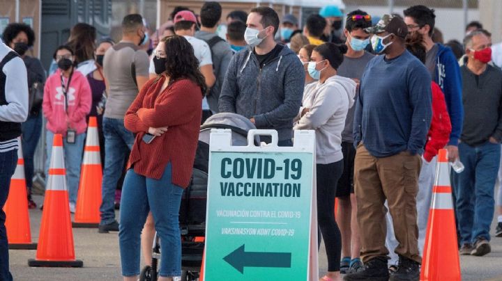 Gobernador de Virginia sorteará armas, dinero y autos para incentivar vacunación contra Covid-19