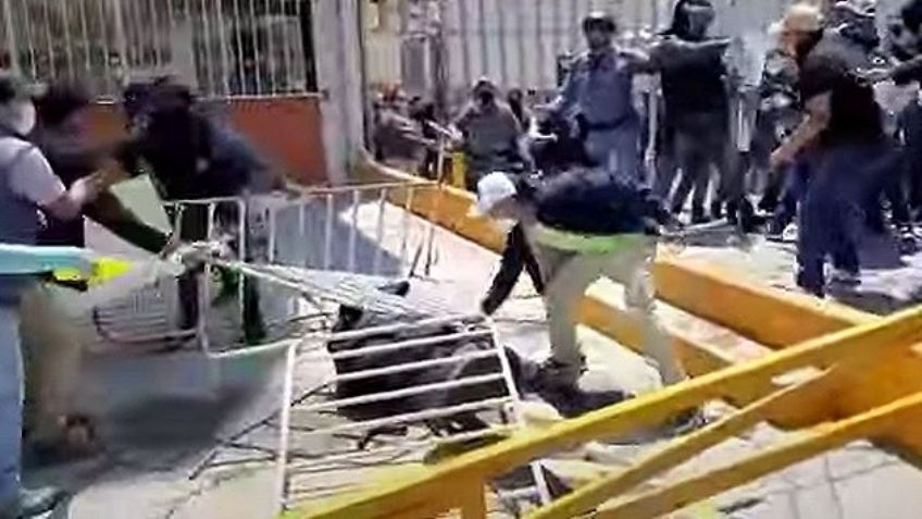 VIDEO: Captan a sujetos mientras golpean de manera brutal a un policía en Hidalgo