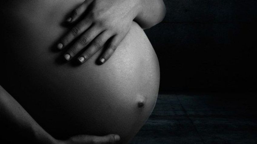 Iba a trabajar: 'Levantan', amarran y violan a embarazada de 15 años; la abandonan desnuda