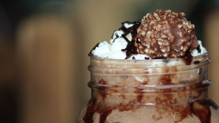 ¿Refrescante y delicioso? Por supuesto; disfruta de esta malteada de galleta y chocolate