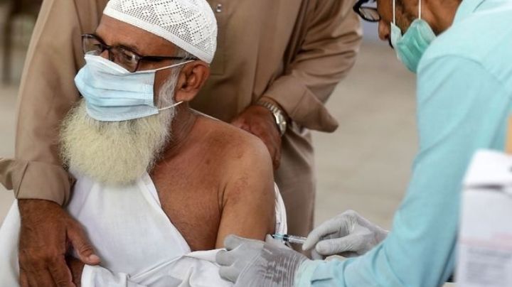 Covid-19: Pakistán bloqueará el celular a aquellos que no se vacunen para incentivar la inmunización