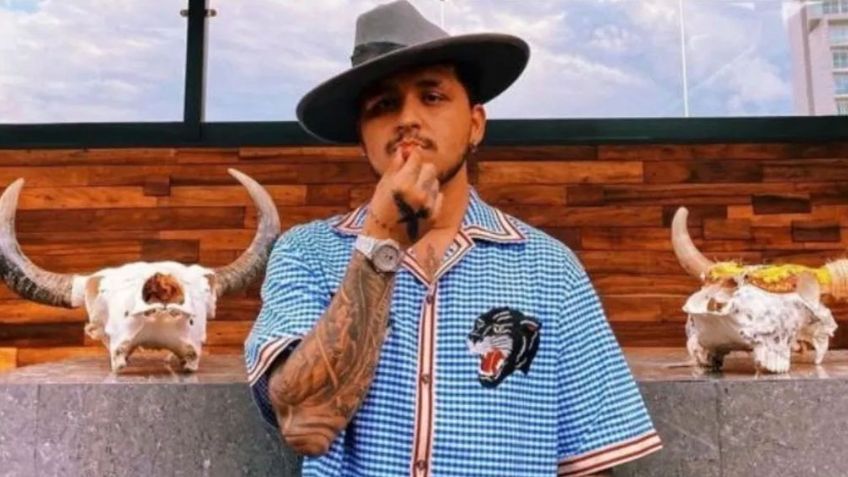 Christian Nodal llena su cuerpo de tatuajes y fans reaccionan: "Tan original que te vieras limpio"