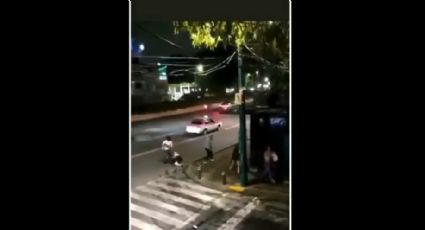 (VIDEO) "¡Ayúdenme!": Trans asaltan y propinan brutal golpiza a sujeto que quería sus 'servicios'