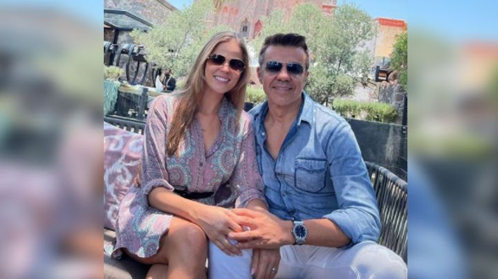 "Te amo esposa": ¡Sin Emily! Adrián Uribe celebra que Thuany Martins es 18 años menor que él