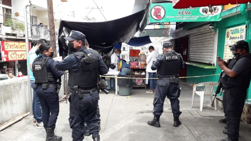 Dos vendedores de tacos son asesinados a balazos en su puesto; murieron abrazados