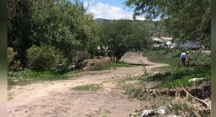 En predio baldío, hallan el cuerpo de un hombre con signos de violencia