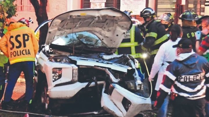 Muere agente ministerial junto con dos primos tras brutal choque en la CDMX