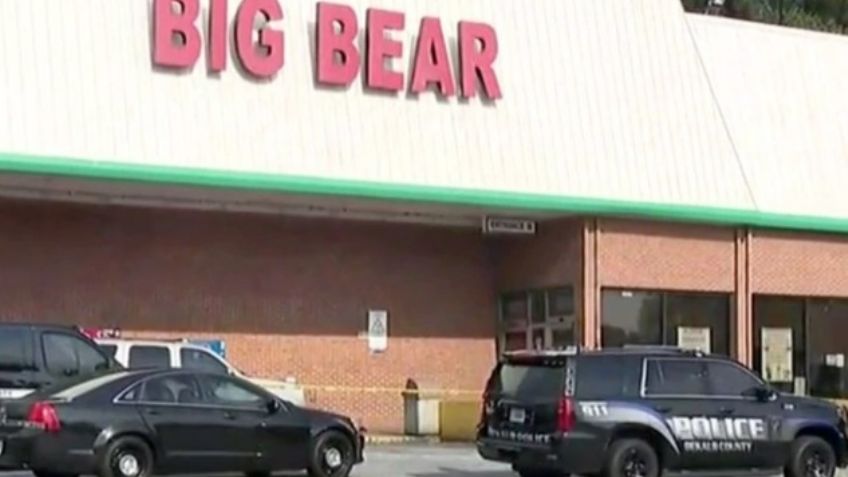 Hombre asesina a una cajera de supermercado con la que discutió por un cubrebocas