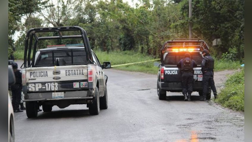 Encuentran el cadáver de una mujer a la orilla de la carretera; estaba semidesnuda y cubierta con cal