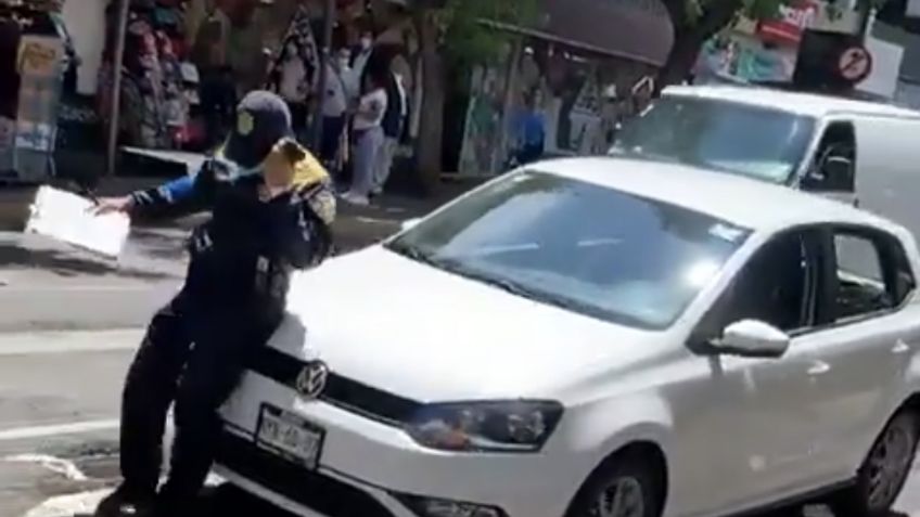 VIDEO: Conductor embiste a Policía de Tránsito para evitar multa en la CDMX