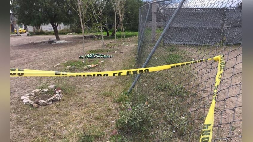 Terrible final: Indigente es encontrado sin vida en a un costado de unas canchas de futbol