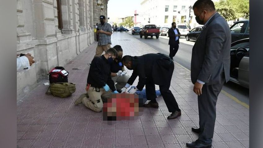 Frente a Palacio de Gobierno en Chihuahua, hombre intenta suicidarse al dispararse con una escopeta