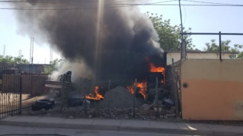 Peligroso incendio en una llantera al oriente de Navojoa atemoriza a vecinos
