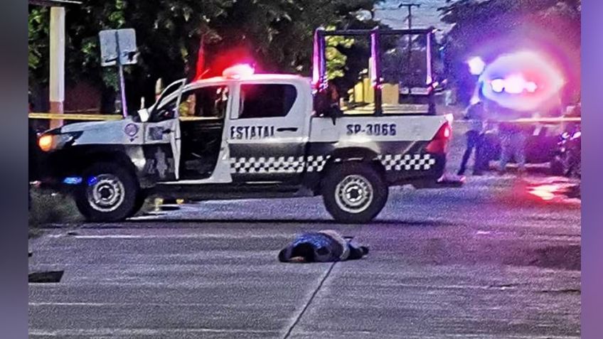 Fernando queda tendido sin vida en presencia de su esposa; motosicarios lo ultimaron y huyeron