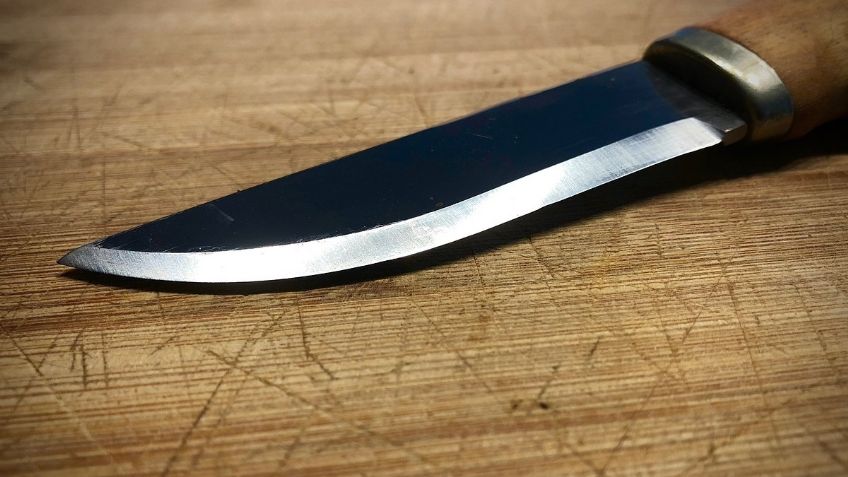 Infierno en casa: Una mujer le pide el divorcio a su esposo, él la apuñala a ella y a sus 5 hijos