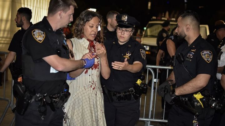 Caos en NY: Multitud le pasa por encima a una mujer cuando escapaban de un hombre armado