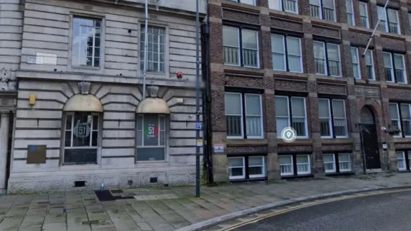 Tenía 18 años: Avientan a mujer desde edificio y muere al instante; él la habría matado