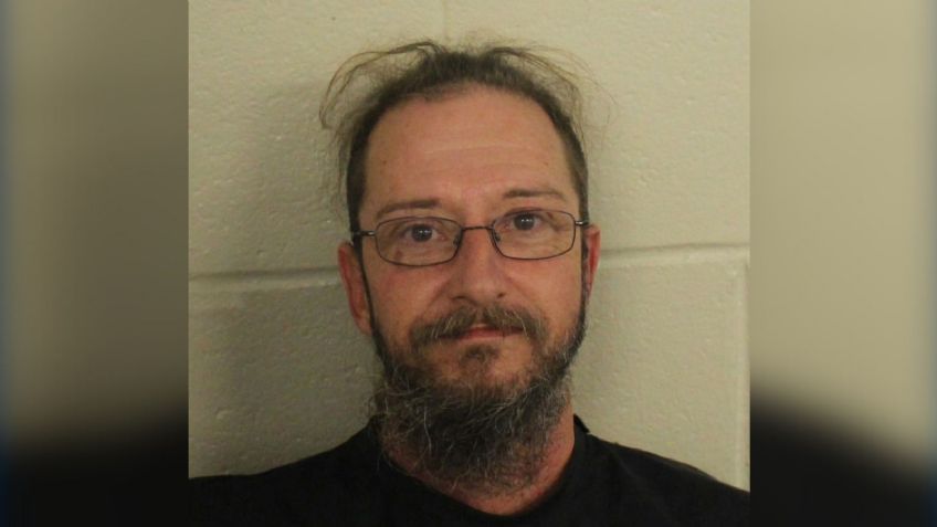 "Hace cosas que podrían embarazarme": Arrestan a un hombre por violar a su hija de 13 años